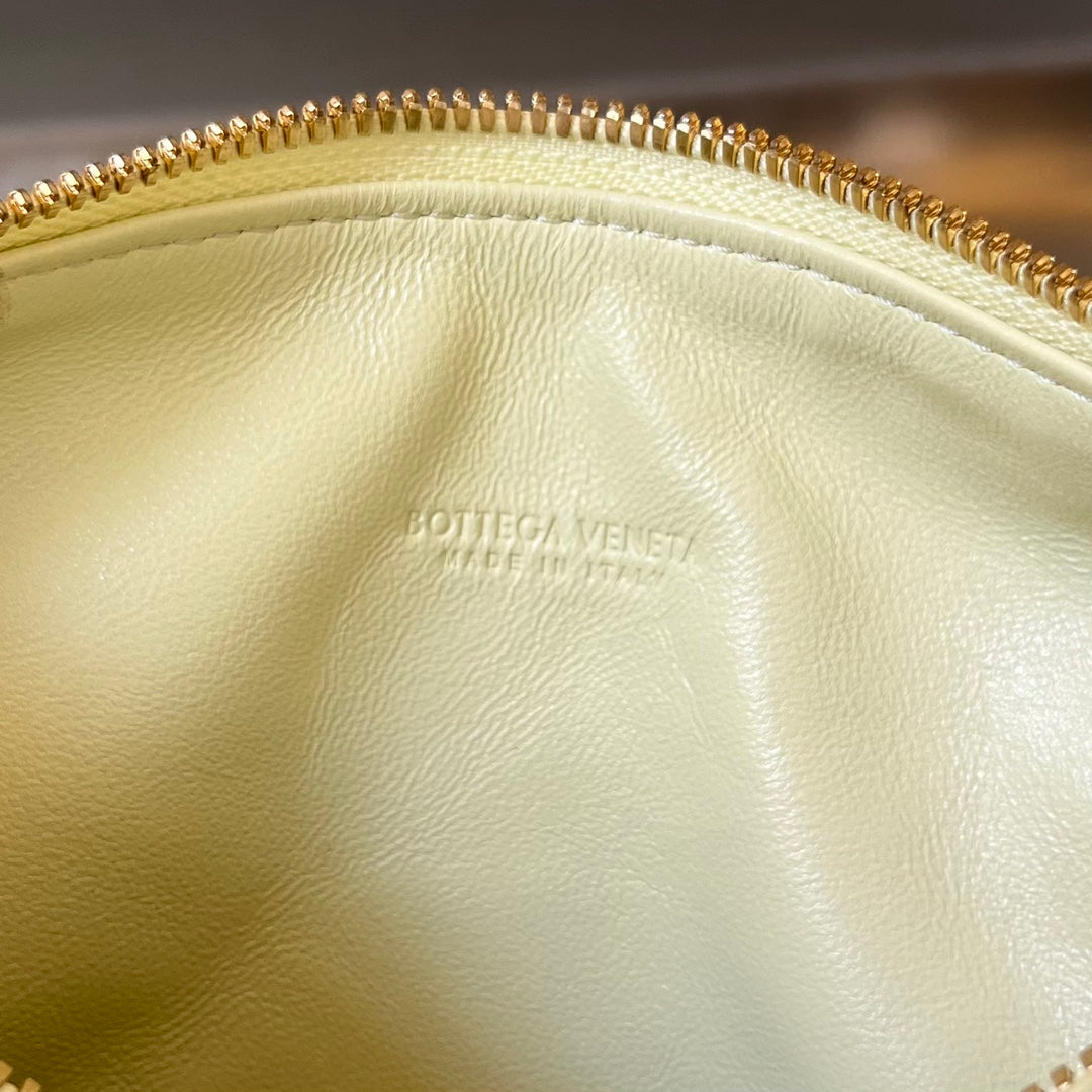 SAC WALLACE 22 EN CUIR DE VEAU CRÈME JAUNE