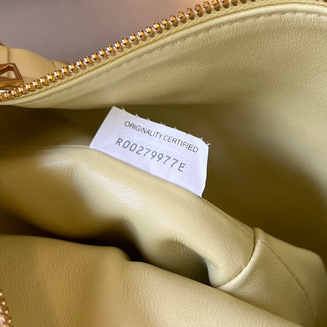 SAC WALLACE 22 EN CUIR DE VEAU CRÈME JAUNE