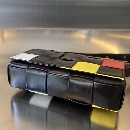 PETIT CASSETTE 23 EN CUIR DE VEAU COLORÉ