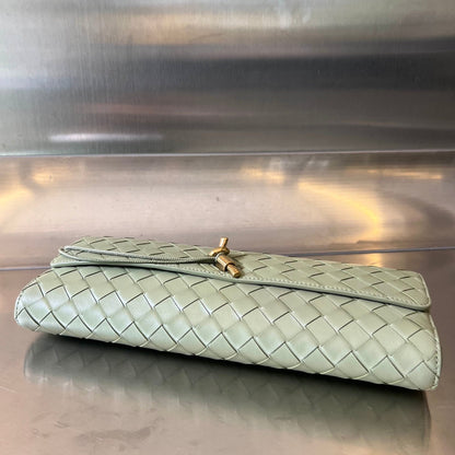 BV Long Clutch Andiamo avec poignée 31cm Cuir de veau vert clair GHW