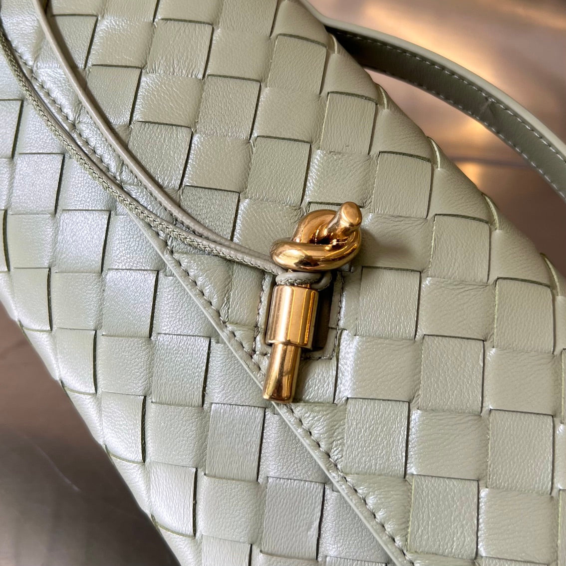 BV Long Clutch Andiamo avec poignée 31cm Cuir de veau vert clair GHW