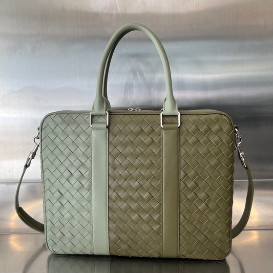 MALLETTE GRANDE TAILLE INTRECCIATO 40 EN VEAU TRAVERTINE COULEUR MUD MIX