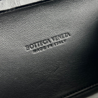 NOEUD 19 EN CUIR DE VEAU NOIR MOTIF CROCODILE