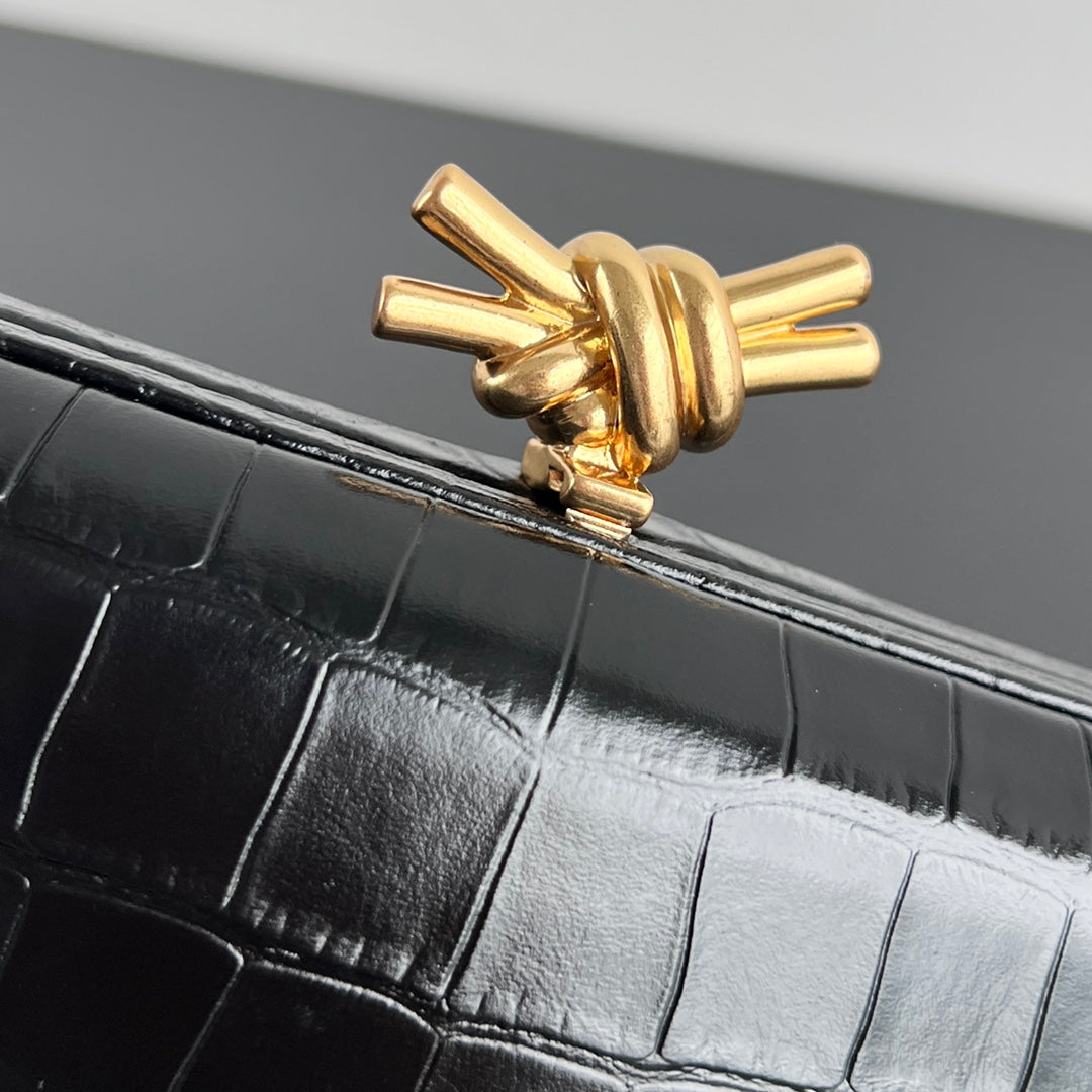 NOEUD 19 EN CUIR DE VEAU NOIR MOTIF CROCODILE