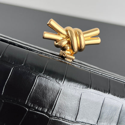 NOEUD 19 EN CUIR DE VEAU NOIR MOTIF CROCODILE