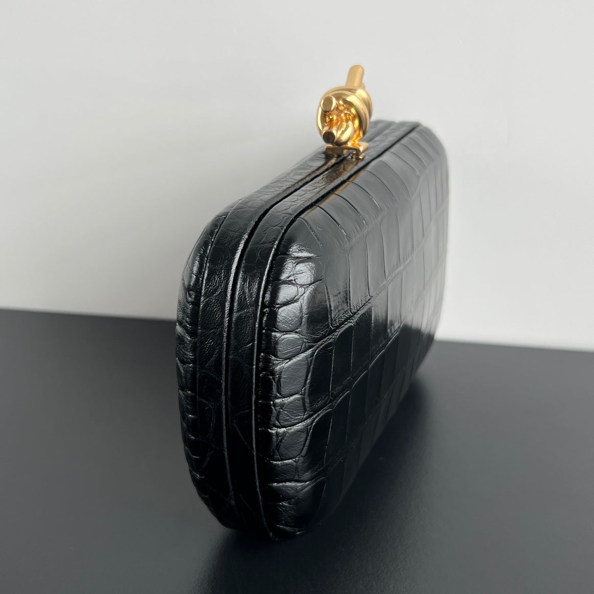 NOEUD 19 EN CUIR DE VEAU NOIR MOTIF CROCODILE