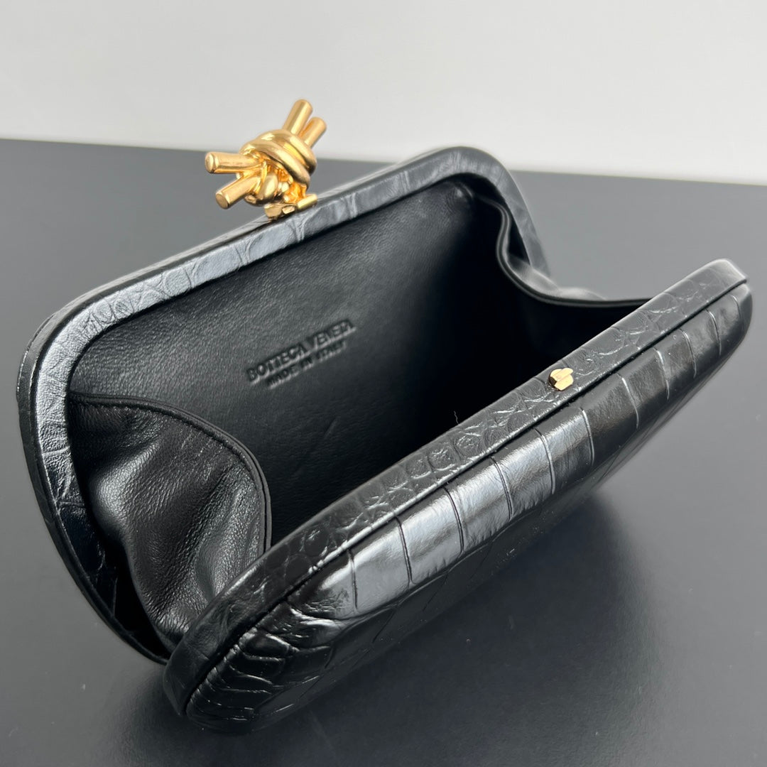 NOEUD 19 EN CUIR DE VEAU NOIR MOTIF CROCODILE