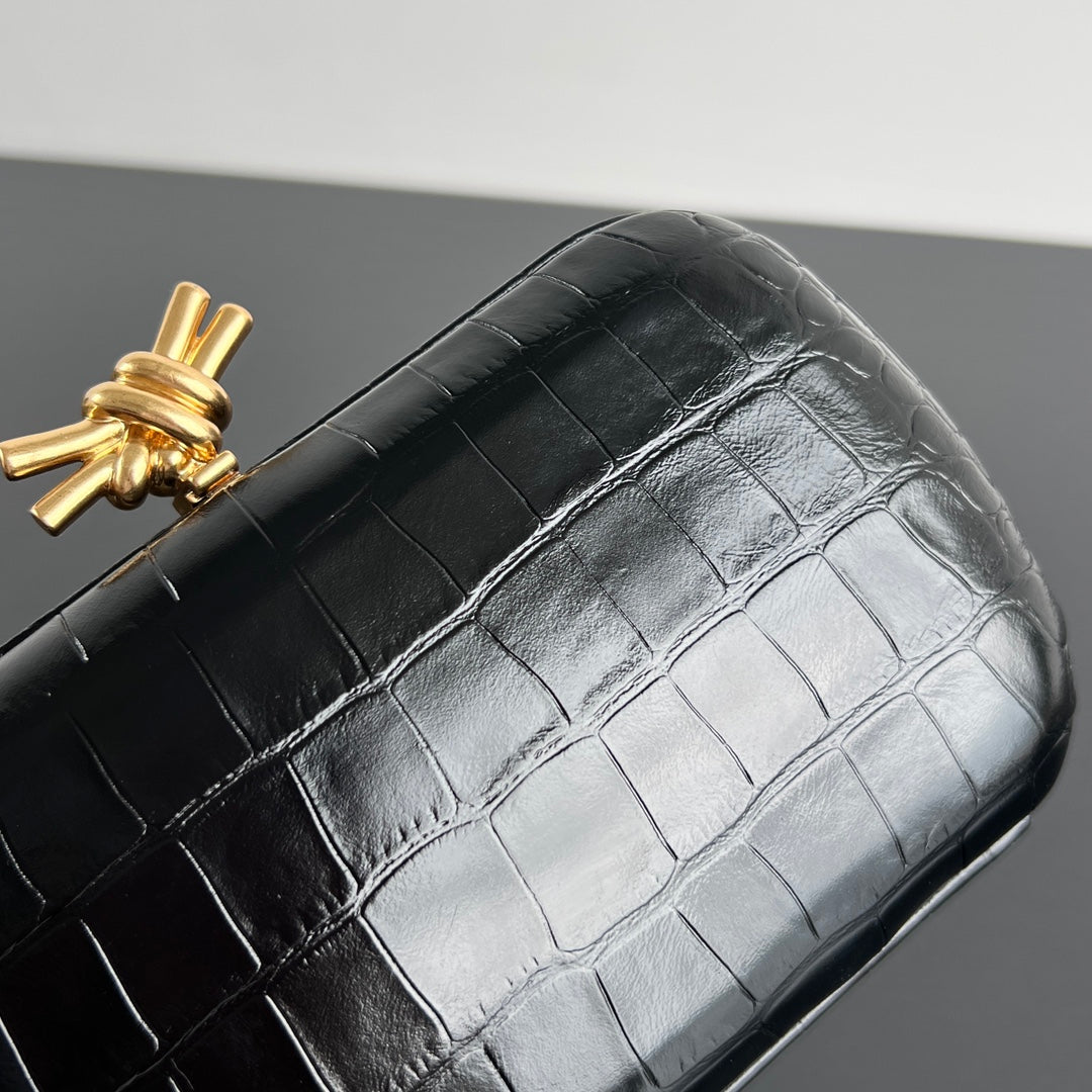 NOEUD 19 EN CUIR DE VEAU NOIR MOTIF CROCODILE