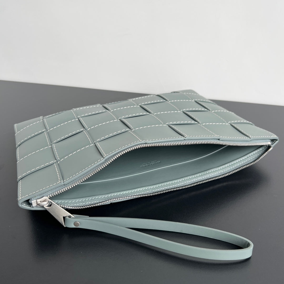 POCHETTE CASSETTE GRANDE TAILLE EN CUIR DE VEAU FUMÉ