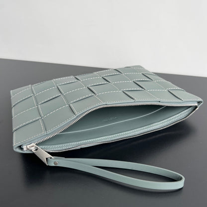 POCHETTE CASSETTE GRANDE TAILLE EN CUIR DE VEAU FUMÉ
