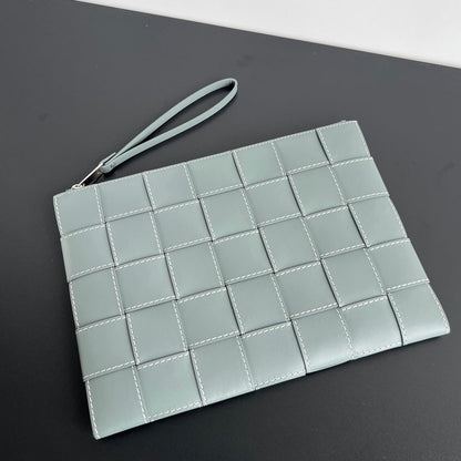 POCHETTE CASSETTE GRANDE TAILLE EN CUIR DE VEAU FUMÉ