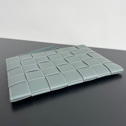 POCHETTE CASSETTE GRANDE TAILLE EN CUIR DE VEAU FUMÉ