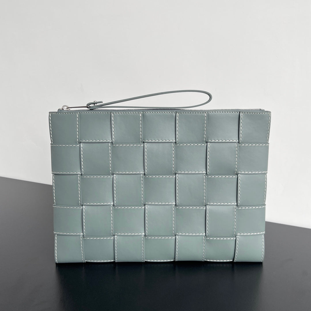 POCHETTE CASSETTE GRANDE TAILLE EN CUIR DE VEAU FUMÉ