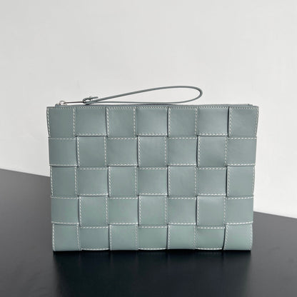 POCHETTE CASSETTE GRANDE TAILLE EN CUIR DE VEAU FUMÉ