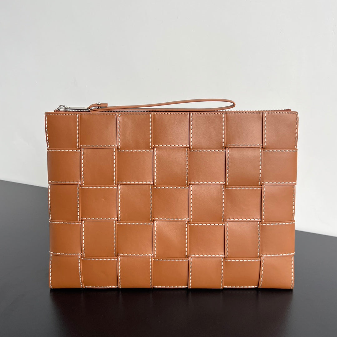 GRANDE POCHETTE CASSETTE 35 EN VEAU TERRE DE SIENNE BRÛLÉE