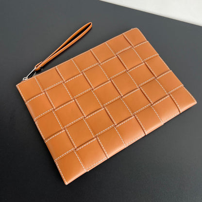 GRANDE POCHETTE CASSETTE 35 EN VEAU TERRE DE SIENNE BRÛLÉE