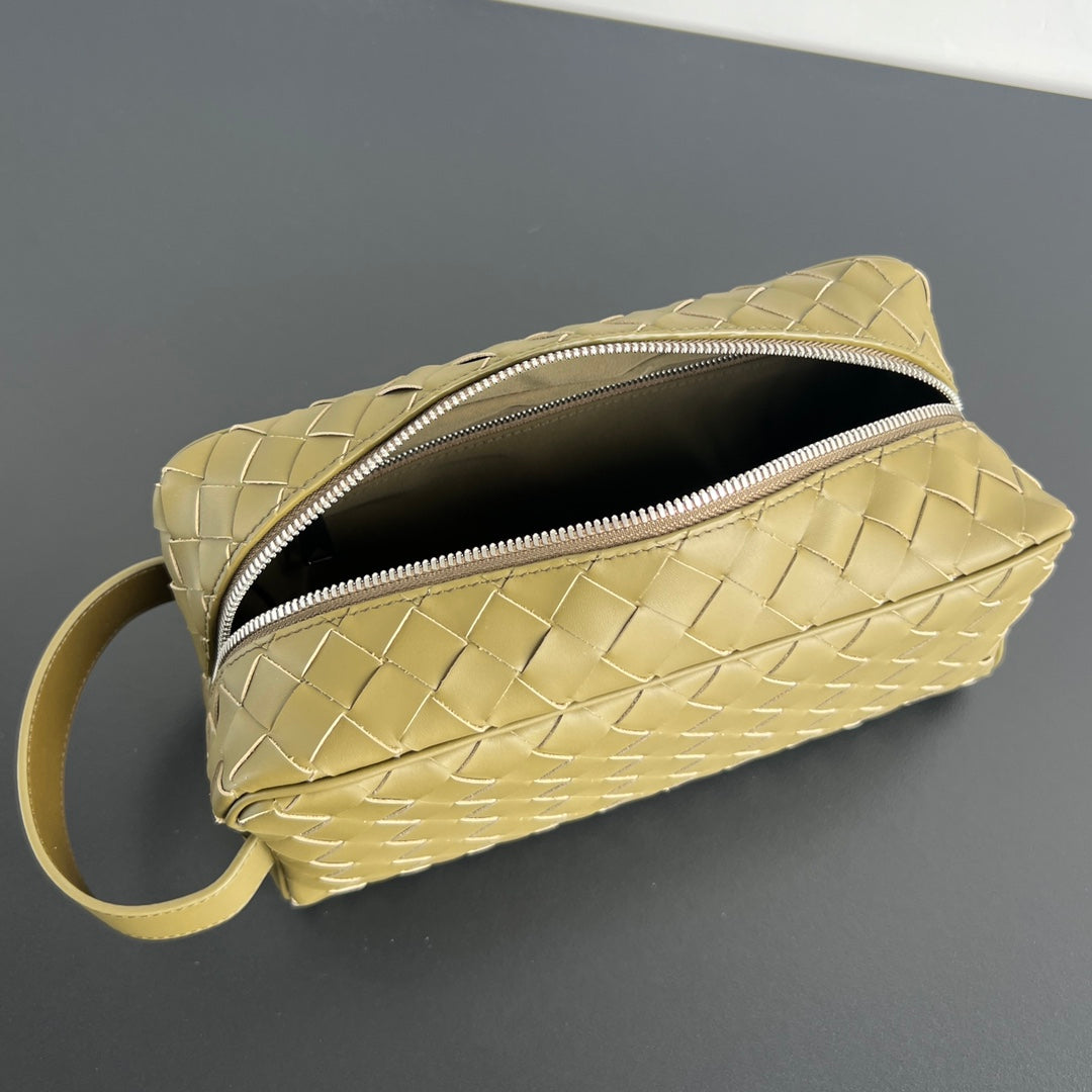 POCHETTE INTRECCIATO 26 EN VEAU COULEUR ORGE