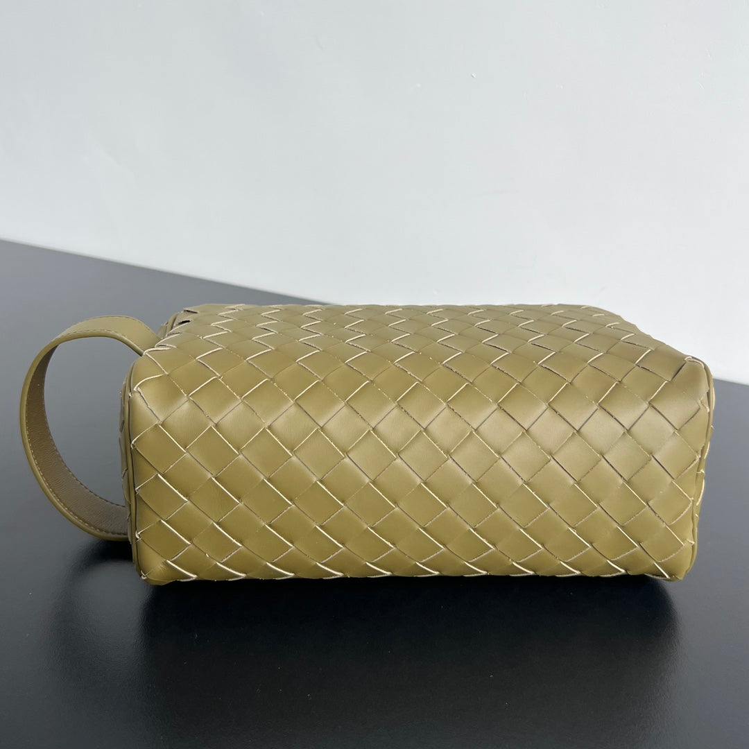 POCHETTE INTRECCIATO 26 EN VEAU COULEUR ORGE