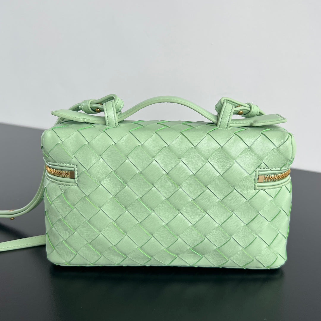VANITY CASE BANG BANG 22 EN CUIR DE VEAU VERT CLAIR