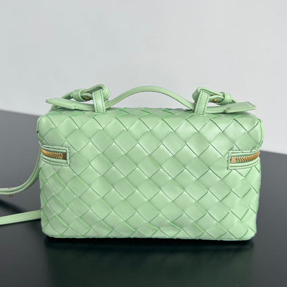 VANITY CASE BANG BANG 22 EN CUIR DE VEAU VERT CLAIR