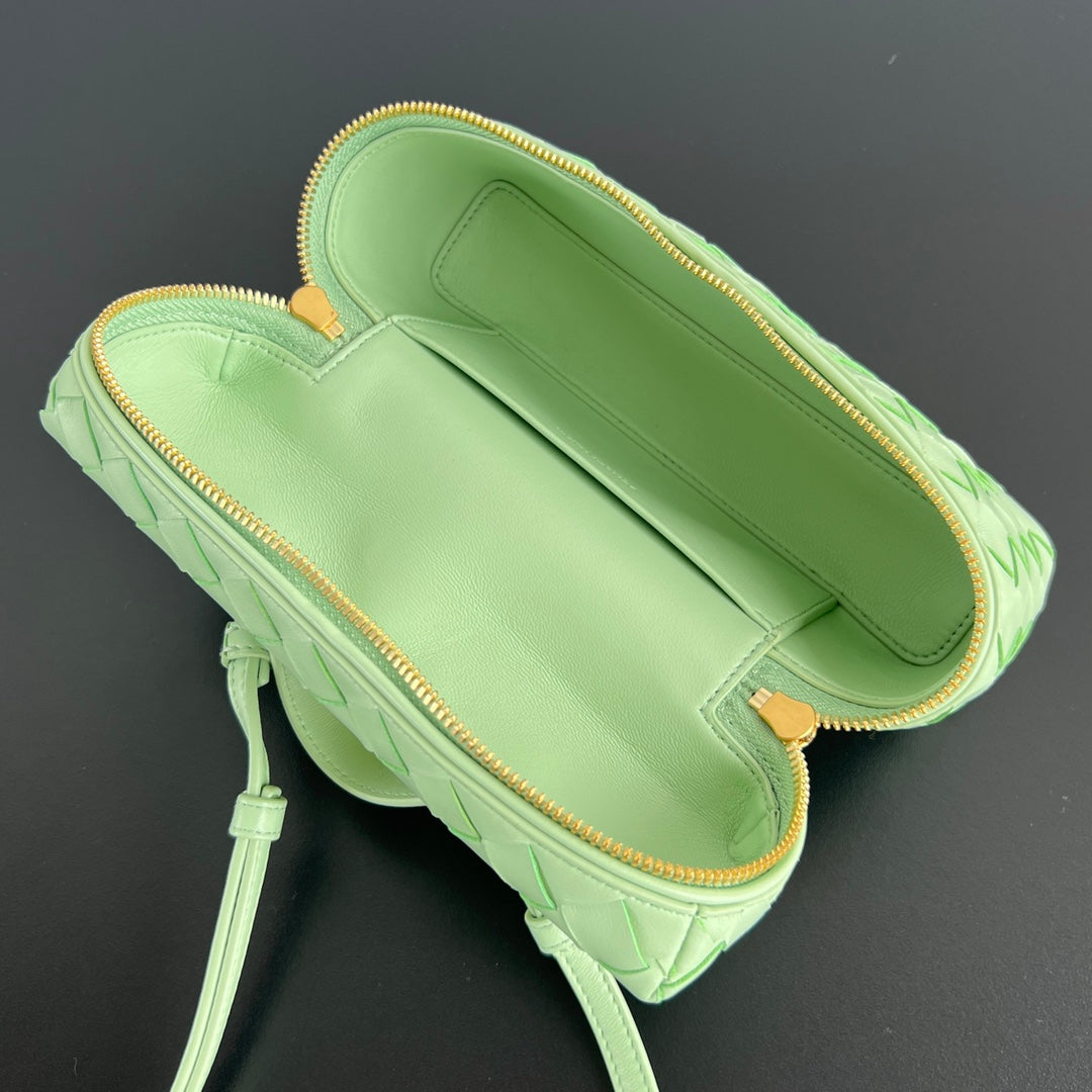 VANITY CASE BANG BANG 22 EN CUIR DE VEAU VERT CLAIR