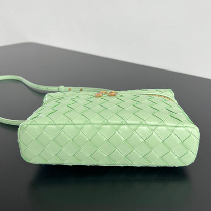 VANITY CASE BANG BANG 22 EN CUIR DE VEAU VERT CLAIR