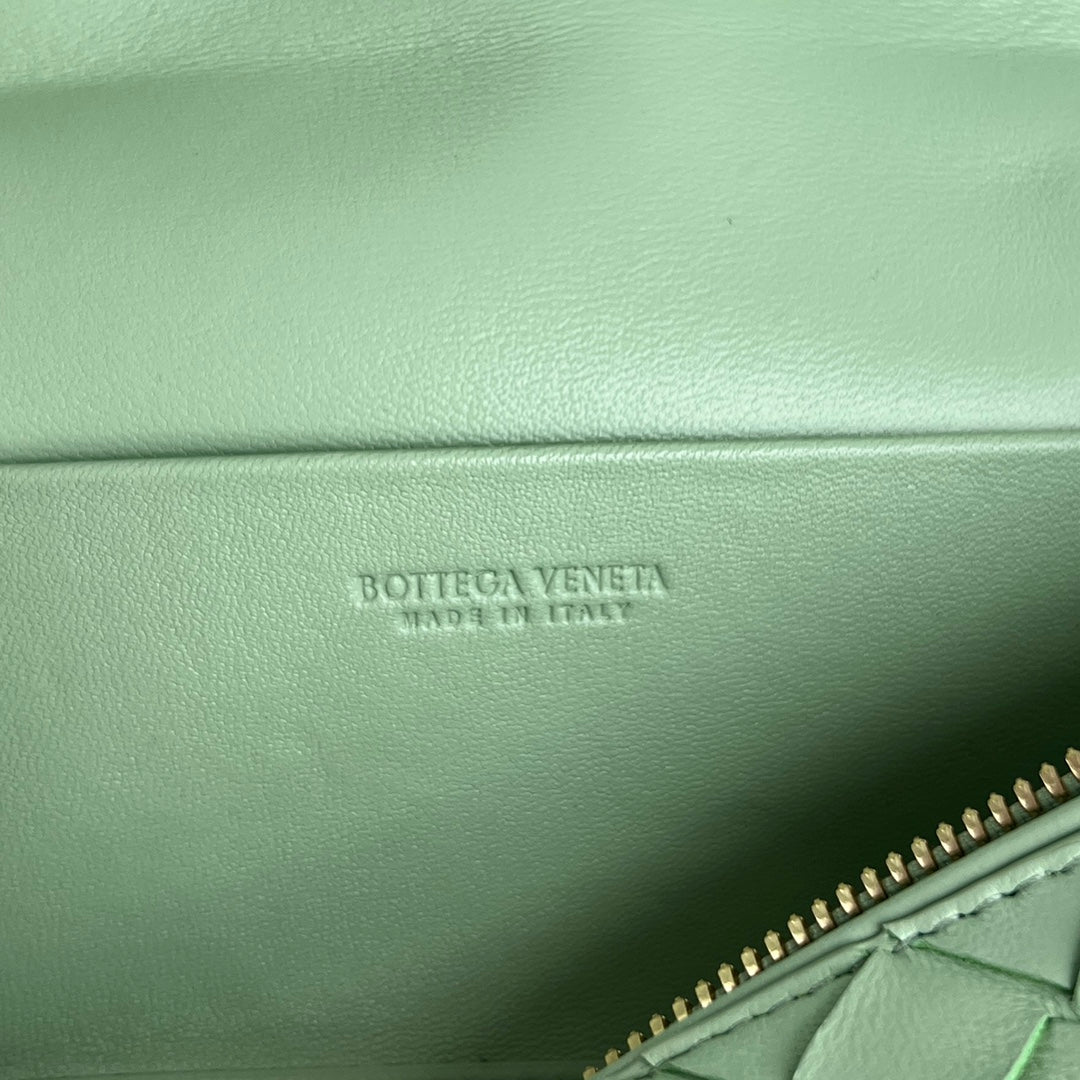 VANITY CASE BANG BANG 22 EN CUIR DE VEAU VERT CLAIR