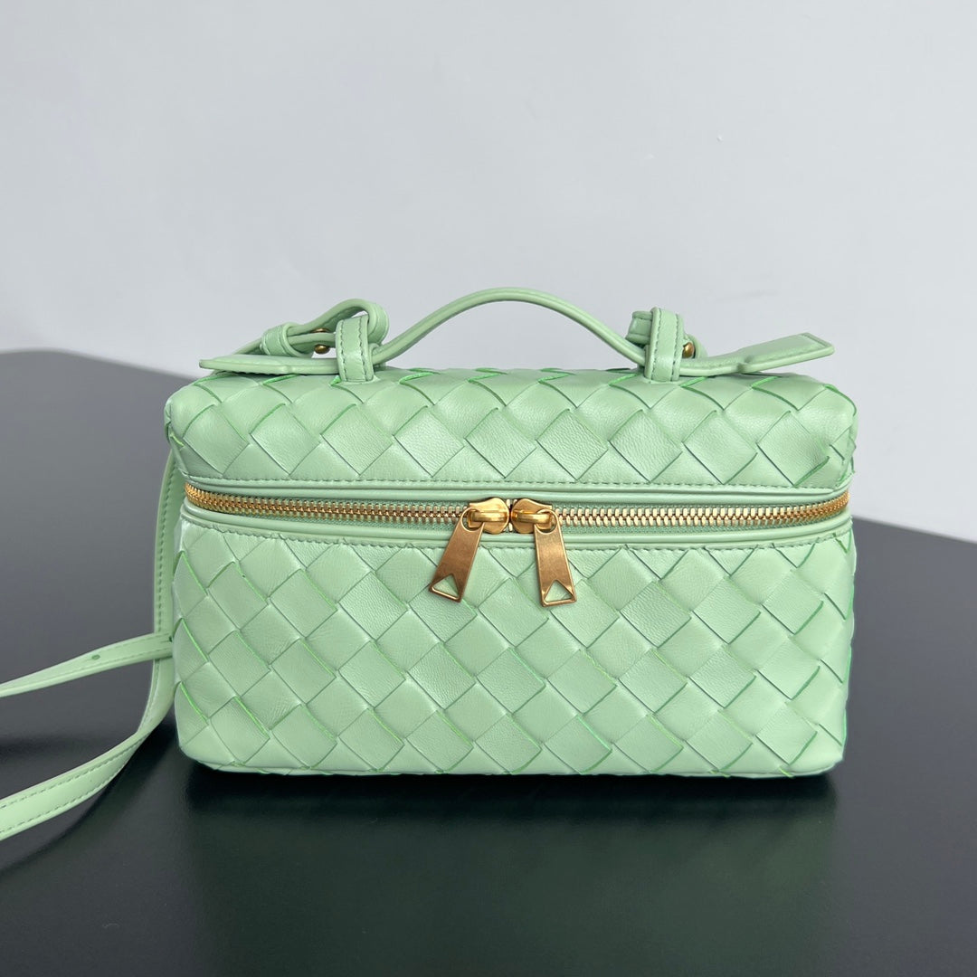 VANITY CASE BANG BANG 22 EN CUIR DE VEAU VERT CLAIR