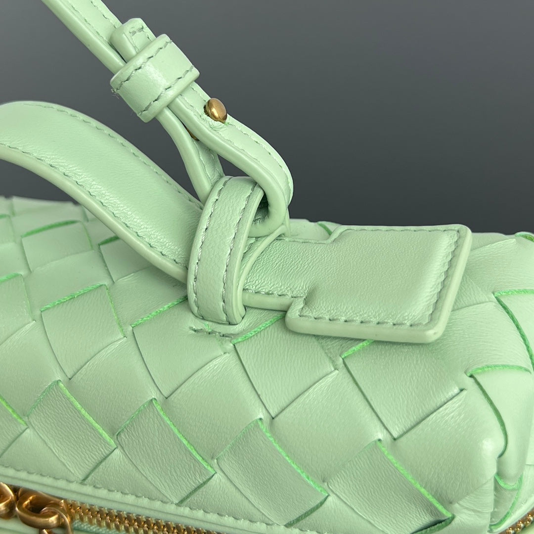 VANITY CASE BANG BANG 22 EN CUIR DE VEAU VERT CLAIR