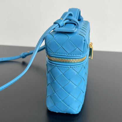 MALLETTE DE TOILETTE BANG BANG 22 EN CUIR DE VEAU BLEU CÉRULÉEN