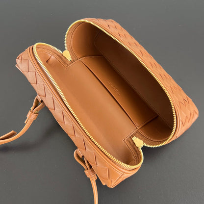 TROUSSE DE TOILETTE BANG BANG 22 EN CUIR DE VEAU BRUN CANNELLE