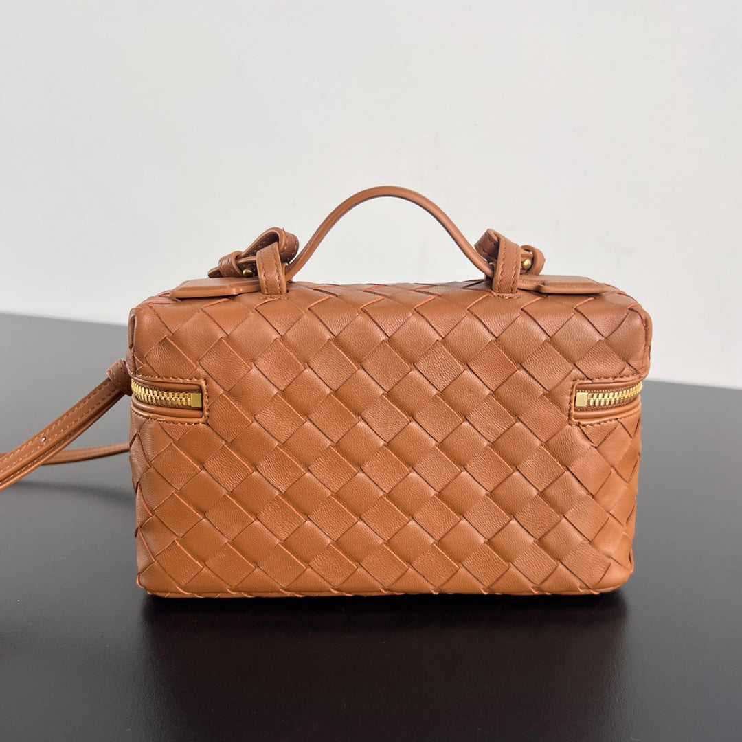 TROUSSE DE TOILETTE BANG BANG 22 EN CUIR DE VEAU BRUN CANNELLE