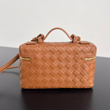 TROUSSE DE TOILETTE BANG BANG 22 EN CUIR DE VEAU BRUN CANNELLE