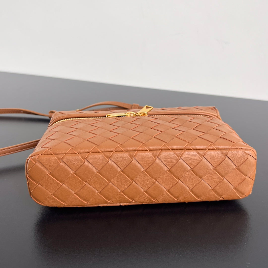 TROUSSE DE TOILETTE BANG BANG 22 EN CUIR DE VEAU BRUN CANNELLE