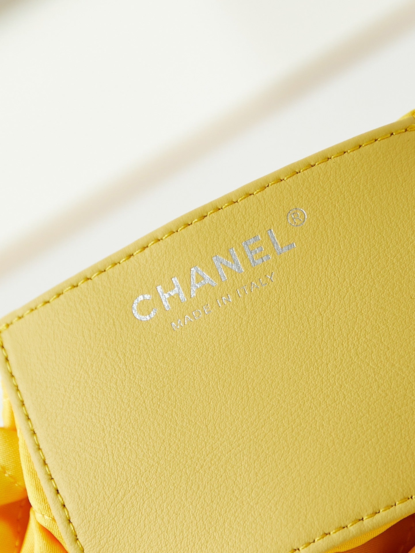 SAC HOBO CC MINI 20 EN CUIR DE VEAU BLANC MÉLANGE JAUNE CLAIR