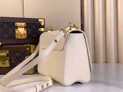 TWIST MM 23 IN QUARTZ WHITE EPI LEATHER GOLD HARDWARE