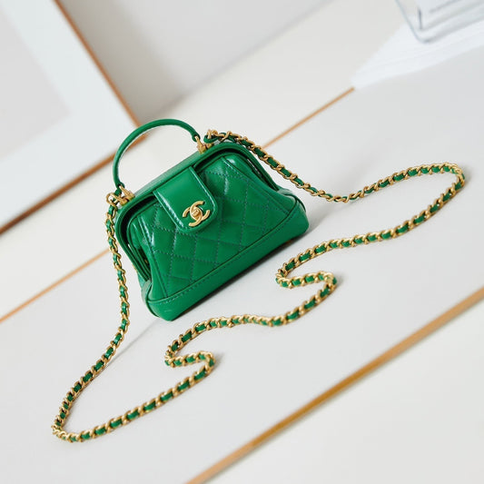 MINI SAC À POIGNÉE 13 EN PEAU D'AGNEAU HUILE ET CIRE VERT QUINCAILLERIE DORÉE