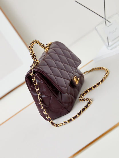 SAC À RABAT AVEC POIGNÉE SUPÉRIEURE 25 EN PEAU D'AGNEAU HUILÉE ET CIRÉE ROUGE BOURGOGNE, ACCASTILLAGE DORÉ