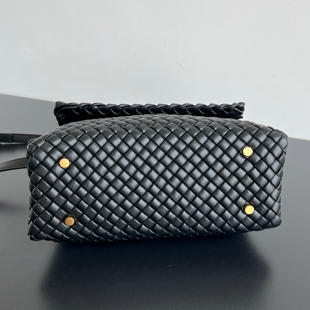 SAC BANDOULIÈRE PATTI 26 EN AGNEAU NOIR