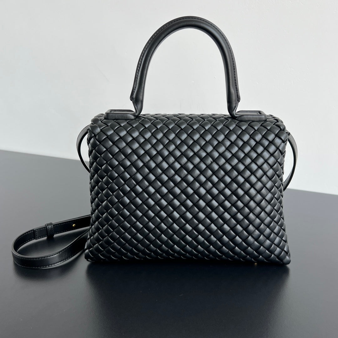 SAC BANDOULIÈRE PATTI 26 EN AGNEAU NOIR