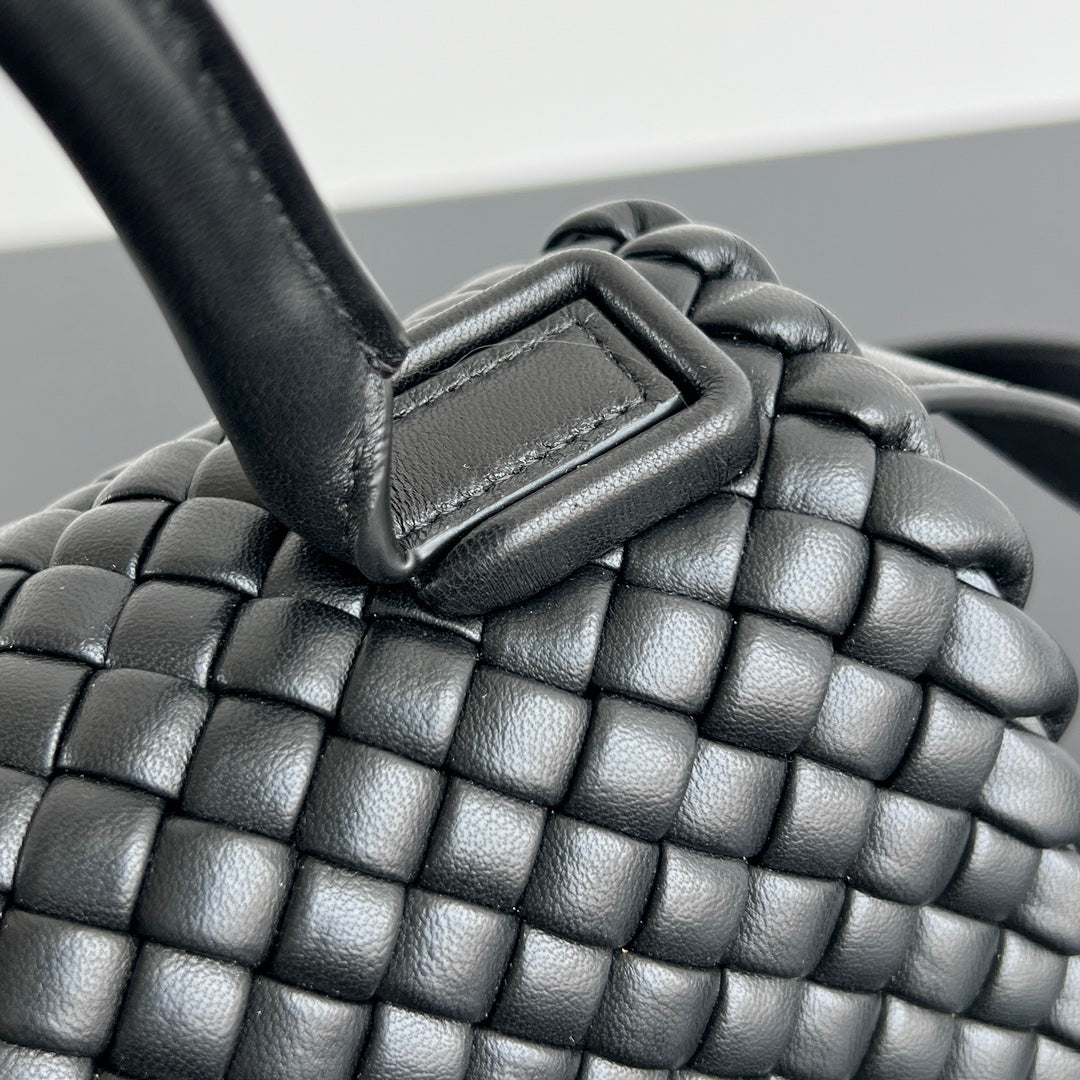 SAC BANDOULIÈRE PATTI 26 EN AGNEAU NOIR