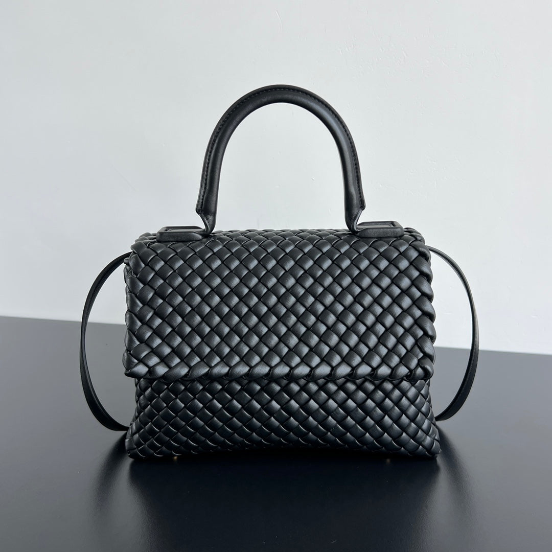 SAC BANDOULIÈRE PATTI 26 EN AGNEAU NOIR