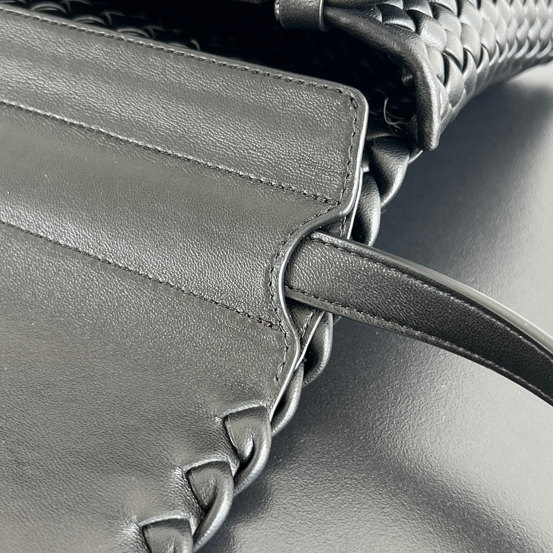 SAC BANDOULIÈRE PATTI 26 EN AGNEAU NOIR