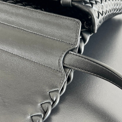 SAC BANDOULIÈRE PATTI 26 EN AGNEAU NOIR
