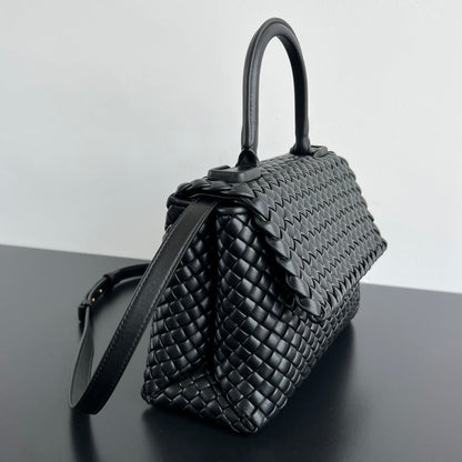 SAC BANDOULIÈRE PATTI 26 EN AGNEAU NOIR