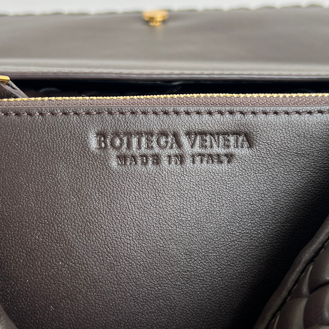 SAC BANDOULIÈRE PATTI 26 EN AGNEAU CHOCOLAT