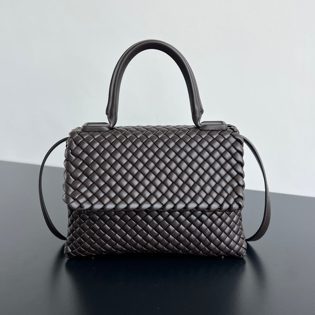 SAC BANDOULIÈRE PATTI 26 EN AGNEAU CHOCOLAT