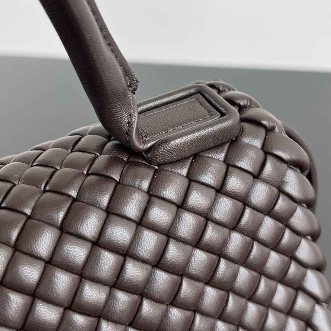 SAC BANDOULIÈRE PATTI 26 EN AGNEAU CHOCOLAT