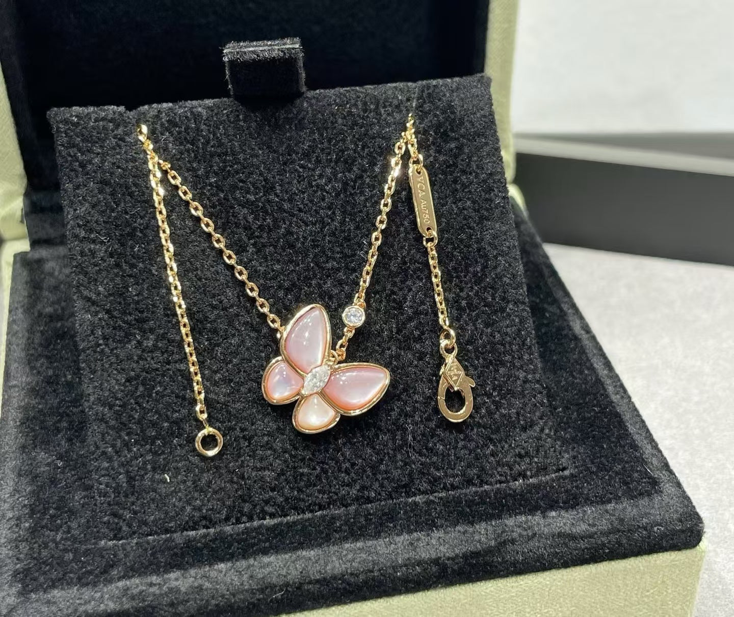 [Shinejoy]BUTTERFLY PINK MOTHER-OF-PEARL DIAMOND NECKLACE