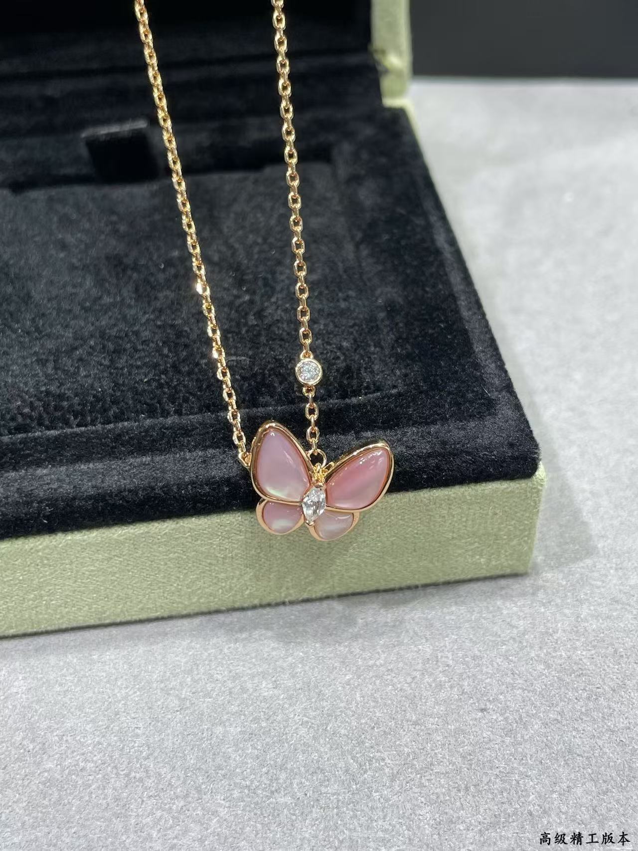 [Shinejoy]BUTTERFLY PINK MOTHER-OF-PEARL DIAMOND NECKLACE